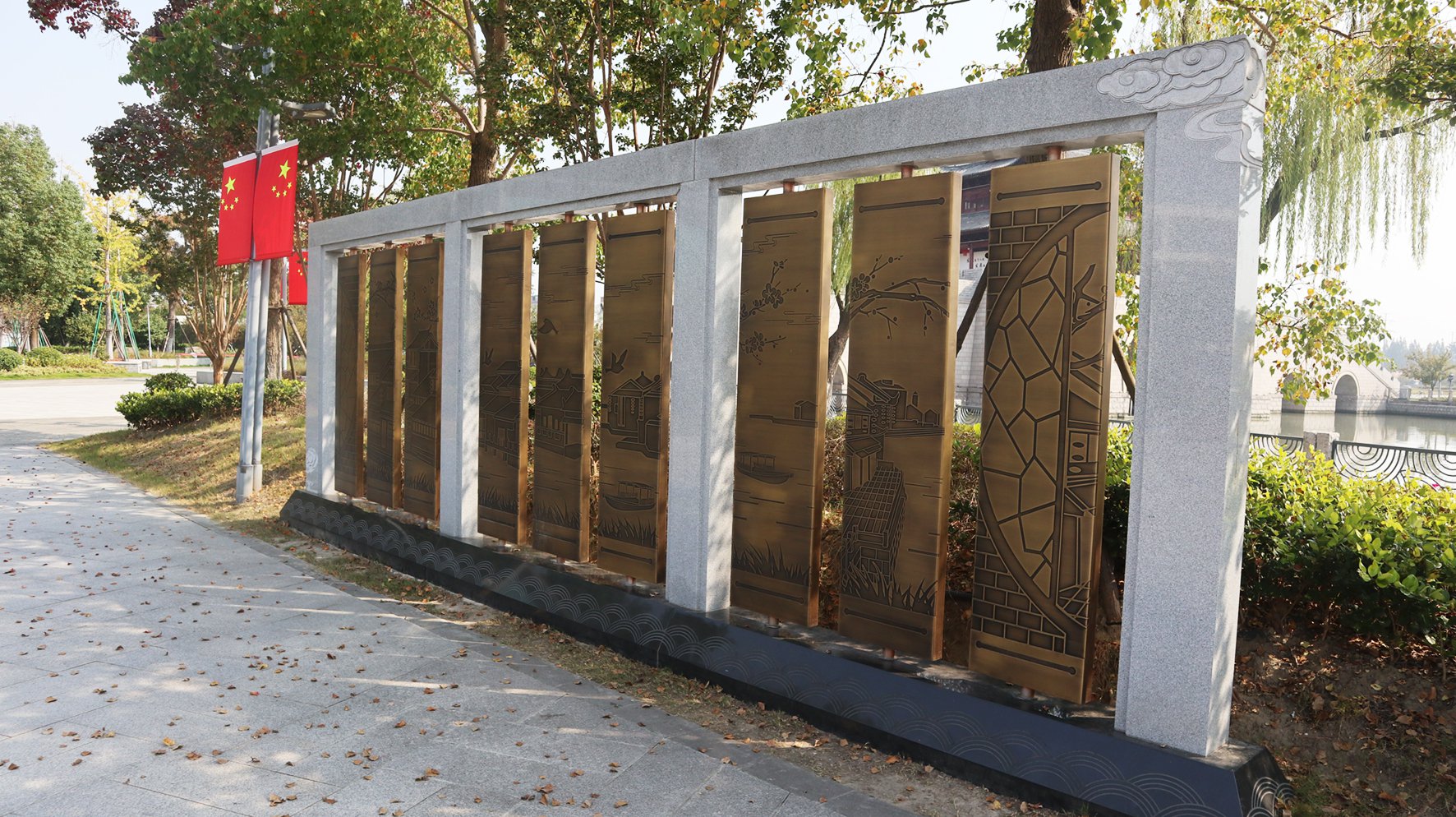 文物铜雕景墙：青浦环城水系的点睛之笔